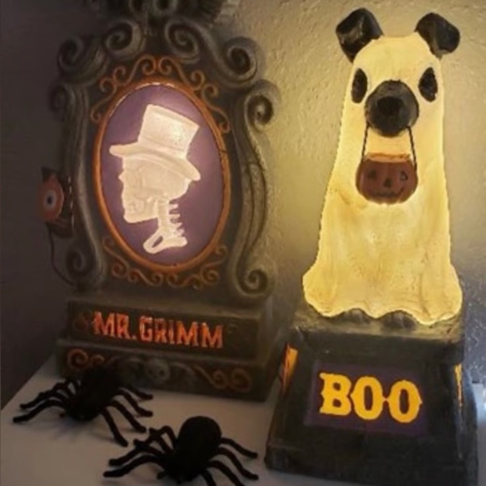Hyde & EEK Halloween light up ghost dog tombstone Hocus Pocus 2 Prop